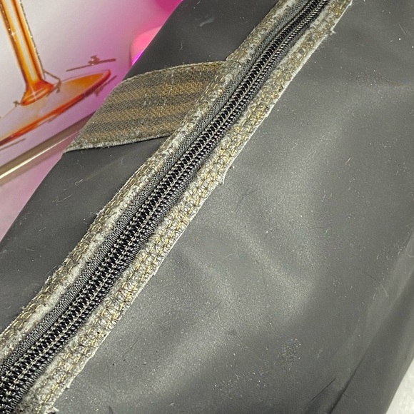 *Rare* Vintage Fendi Pequin Vanity Pouch W/COA - Picture 4 of 5